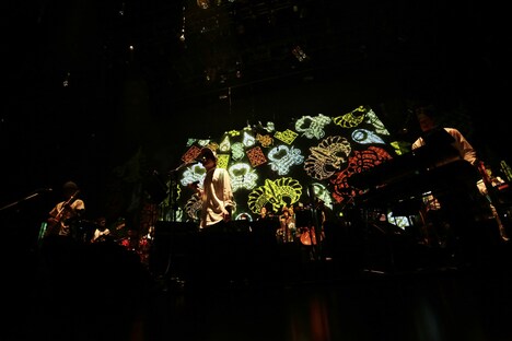 cero「Wayang Paradise」2日目公演の様子。（撮影：三浦知也）