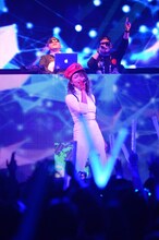 m-floとCrystal Kay。