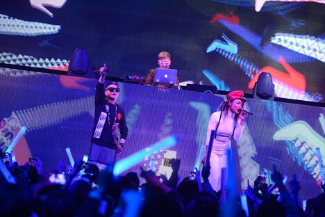 m-floとCrystal Kay。