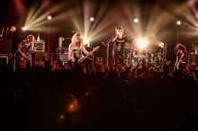 「SuG TOUR 2014『WE CRY OUT HELLYEAH』」東京・LIQUIDROOM公演の様子。