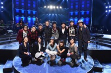 小田和正（上段左から4番目）と「クリスマスの約束 2014」に出演のゲスト10組。(c)TBS