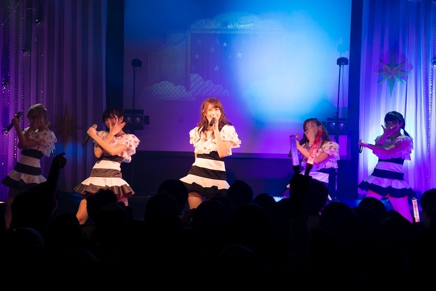 Doll☆Elementsによるライブの様子。