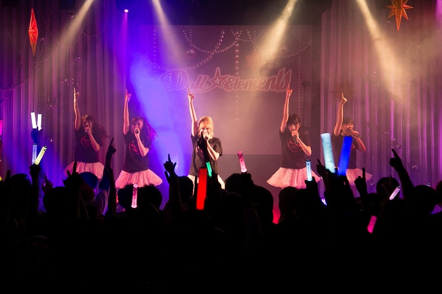 Doll☆Elementsによるライブの様子。