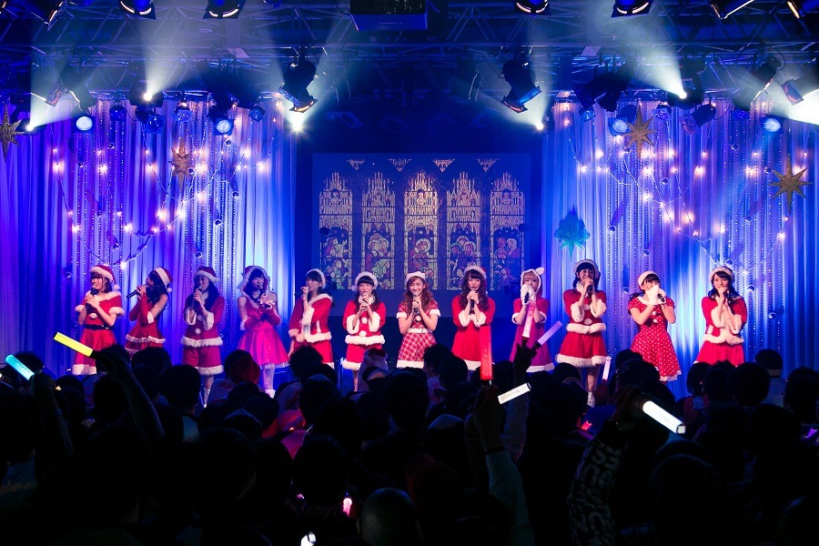 どる☆NEOによるライブの様子。
