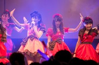 どる☆NEOによるライブの様子。