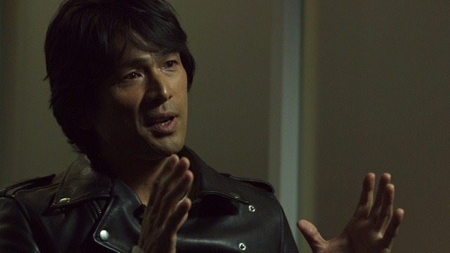 「ライナーノーツ」でサカナクションについて語る江口洋介。(c)フジテレビ