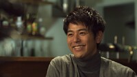 「ライナーノーツ」でサカナクションについて語る妻夫木聡。(c)フジテレビ