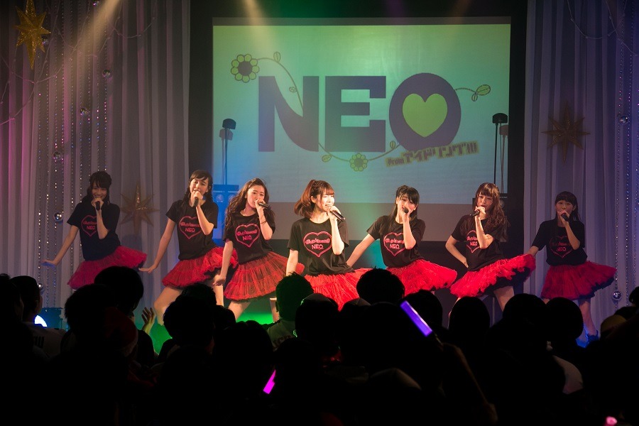 NEO from アイドリング!!!によるライブの様子。