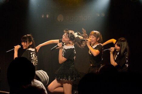 「THE LIVE Part.2」nanoCUNEのライブの様子。