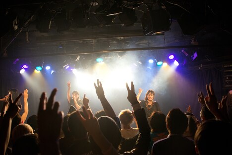 「THE LIVE Part.2」GALETTeのライブの様子。