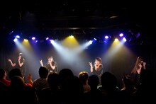 「THE LIVE Part.2」GALETTeのライブの様子。