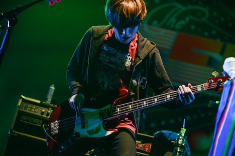 長島涼平（B, Cho）（Photo by Azusa Takada）