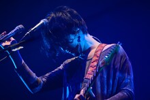 石毛輝（Vo, G, Syn）（Photo by Azusa Takada）