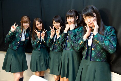 左から松村沙友理、桜井玲香、永島聖羅、中元日芽香、中田花奈。