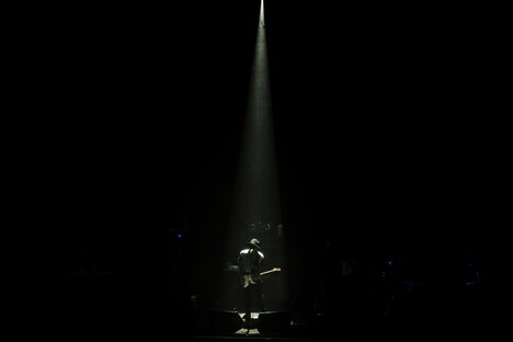 amazarashi LIVE TOUR 2014「夕日信仰ヒガシズム」渋谷公会堂公演の様子。