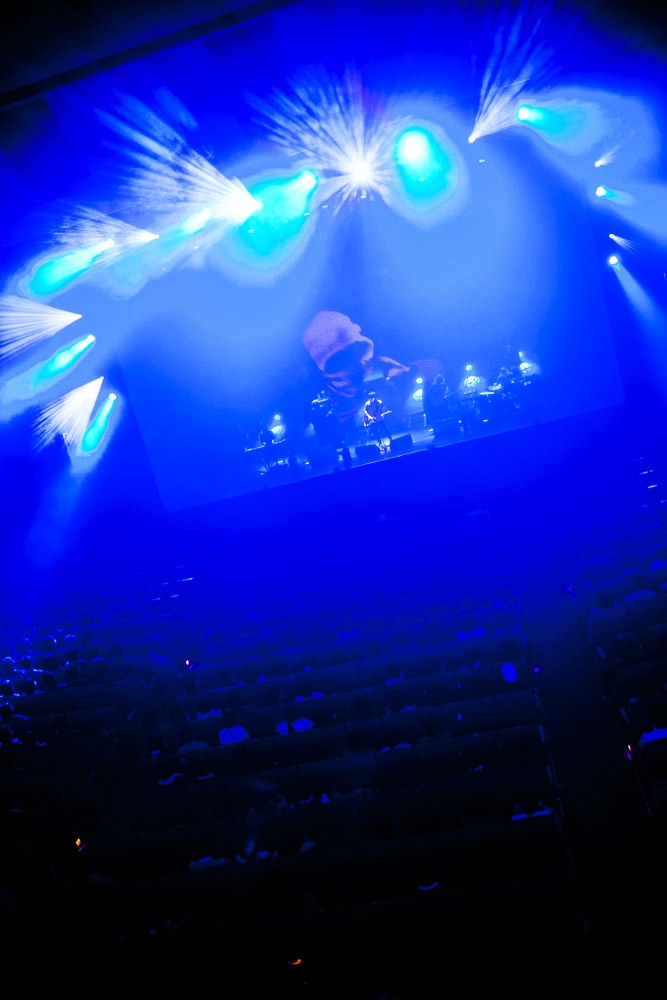 amazarashi LIVE TOUR 2014「夕日信仰ヒガシズム」渋谷公会堂公演の様子。