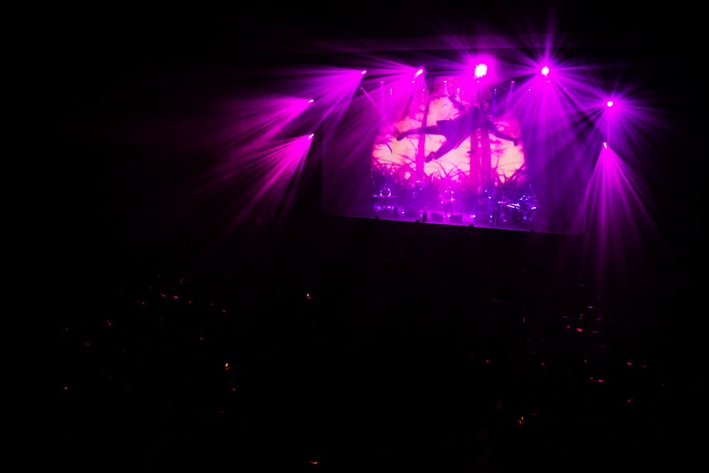 amazarashi LIVE TOUR 2014「夕日信仰ヒガシズム」渋谷公会堂公演の様子。