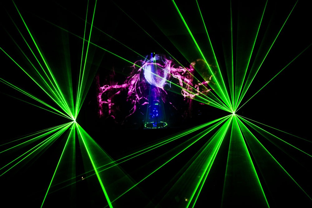 amazarashi LIVE TOUR 2014「夕日信仰ヒガシズム」渋谷公会堂公演の様子。