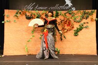 「かぐや姫」の衣装を着た岸田麻佑。