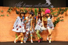 「ブレーメンの音楽隊」の衣装を着た大庭彩歌、深瀬智聖、山木彩乃、桜愛美。