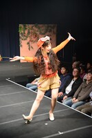 「白雪姫」の衣装を着たMYU。