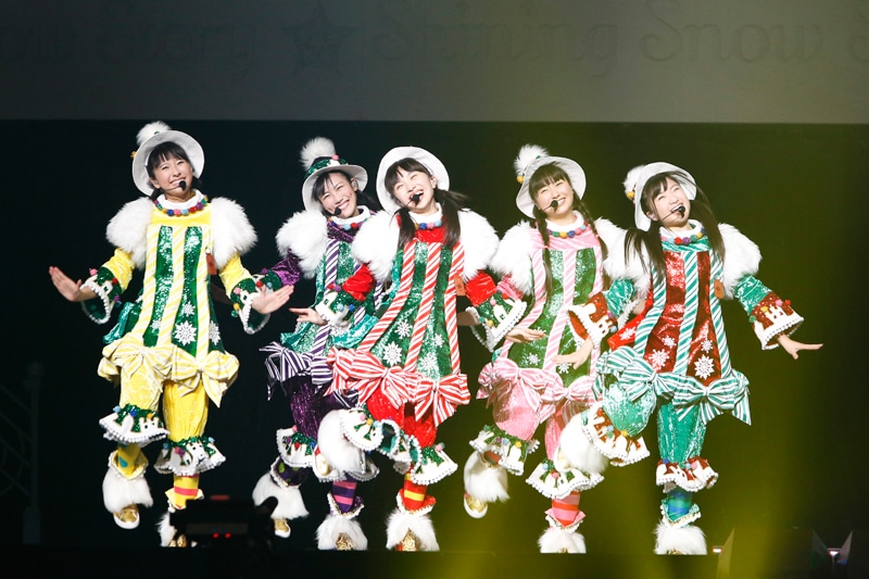 ももいろクローバーZ「ももいろクリスマス2014 さいたまスーパーアリーナ大会～Shining Snow Story～」の様子。（Photo by HAJIME KAMIIISAKA+Z）