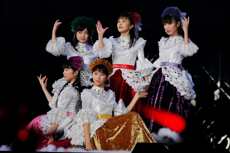 ももいろクローバーZ「ももいろクリスマス2014 さいたまスーパーアリーナ大会～Shining Snow Story～」の様子。（Photo by HAJIME KAMIIISAKA+Z）
