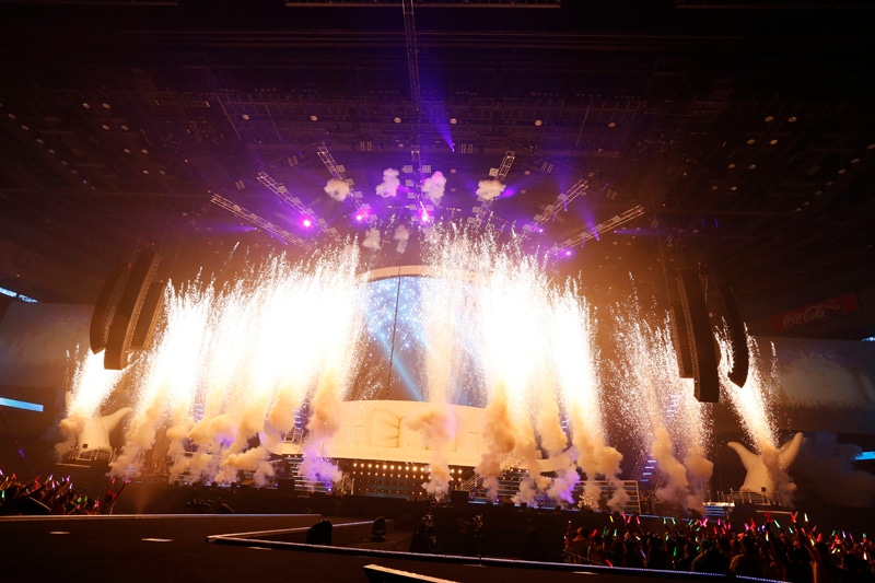 ももいろクローバーZ「ももいろクリスマス2014 さいたまスーパーアリーナ大会～Shining Snow Story～」の様子。（Photo by HAJIME KAMIIISAKA+Z）