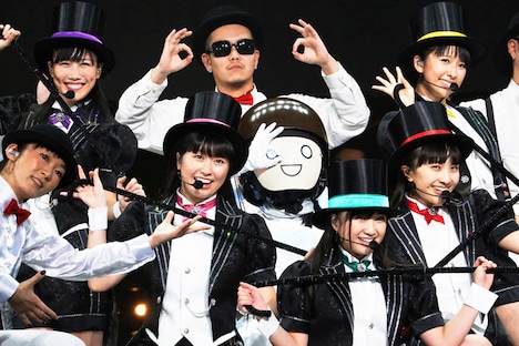 ももいろクローバーZ「ももいろクリスマス2014 さいたまスーパーアリーナ大会～Shining Snow Story～」の様子。（Photo by HAJIME KAMIIISAKA+Z）