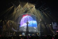 ももいろクローバーZ「ももいろクリスマス2014 さいたまスーパーアリーナ大会～Shining Snow Story～」の様子。（Photo by HAJIME KAMIIISAKA+Z）