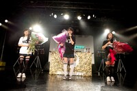 花束を抱えたライムベリー。