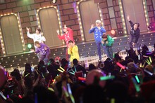 超特急「BULLET TRAIN ONEMAN "CHRISTMAS" SHOW 3rd Anniversary Special!!!!!!!!～聖なる一夜～」の様子。