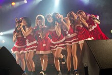 アップアップガールズ（仮）によるライブの様子。