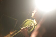 COUNTRY YARDのYu-ki Miyamoto（G, Cho）。（Photo by kohei suzuki）