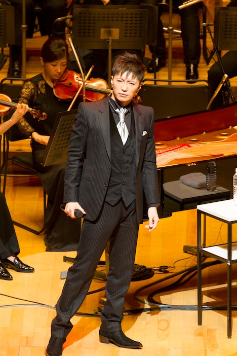 GACKT × 東京フィルハーモニー交響楽団 第二回「華麗なるクラシックの夕べ」の様子。