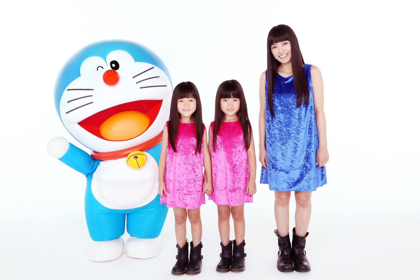 左からドラえもん、ミニ☆ミワズ、miwa。 (c)藤子プロ・小学館・テレビ朝日・シンエイ・ADK
