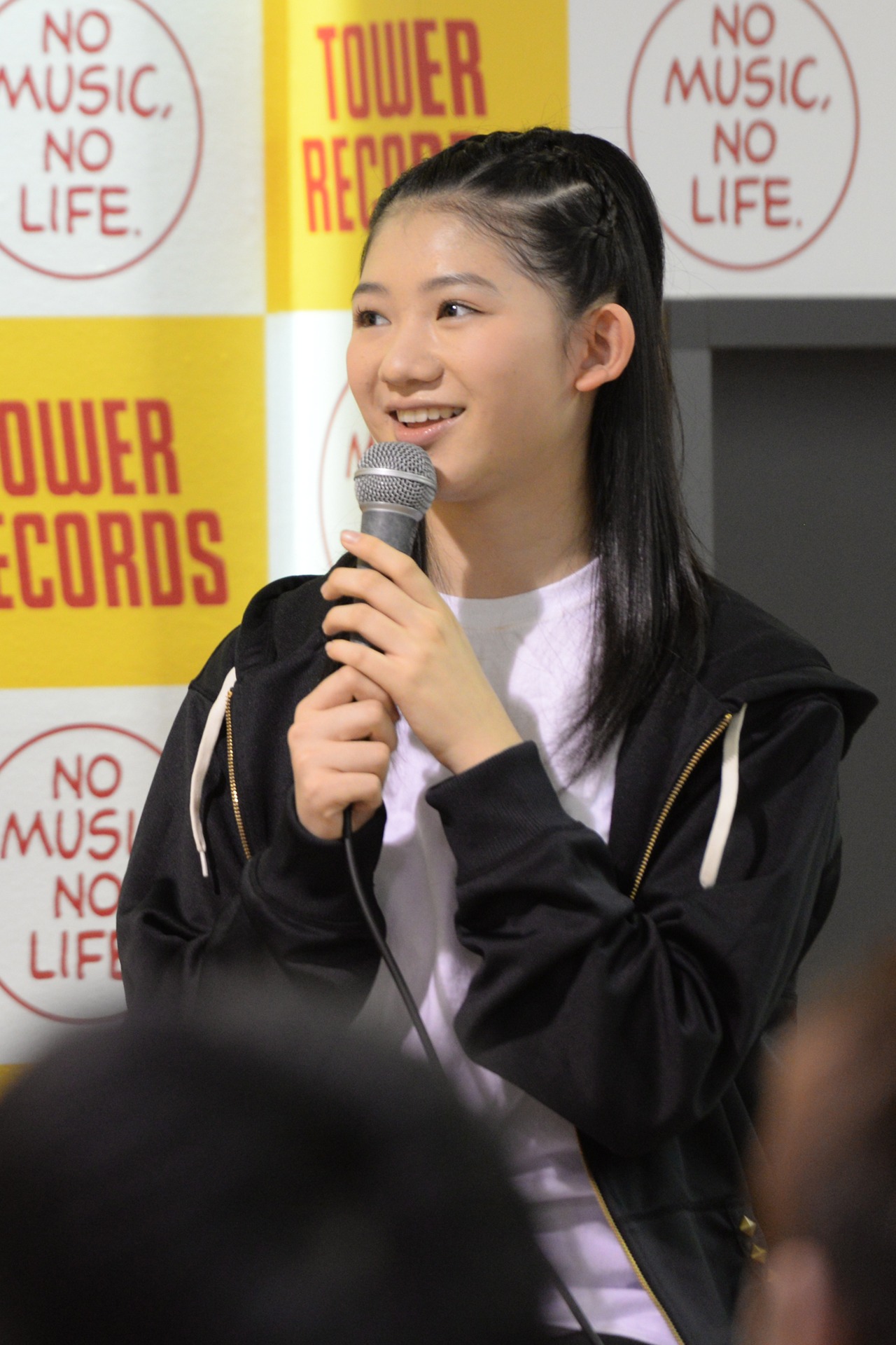 磯野莉音