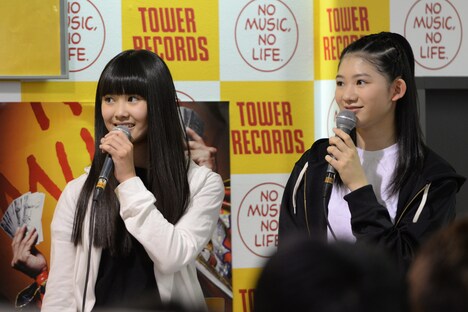 左から田口華、磯野莉音。