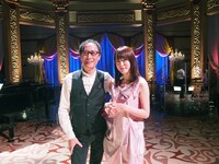 「あたしの音楽」収録時の武部聡志音楽監督（左）と小松未可子（右）。