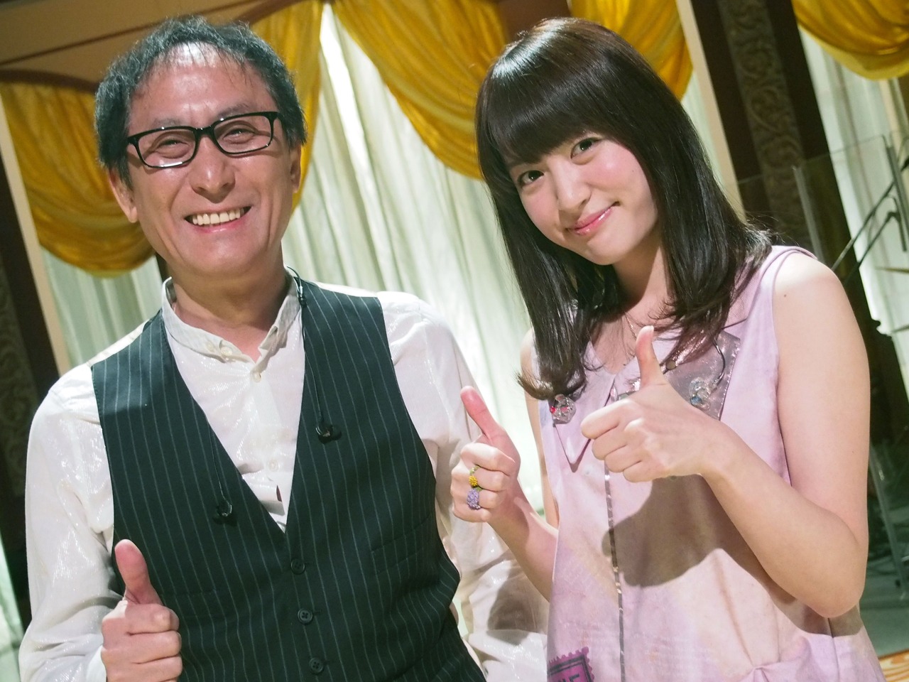 「あたしの音楽」収録時の武部聡志音楽監督（左）と小松未可子（右）。