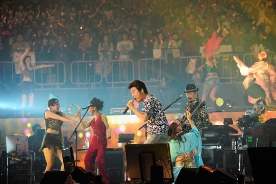 サザンオールスターズ「サザンオールスターズ 年越しライブ2014『ひつじだよ！全員集合！』」12月27日の神奈川・横浜アリーナ公演の様子。