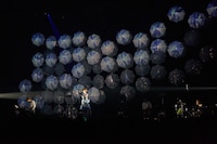 「［OWARI WA HAJIMARI］」の様子。