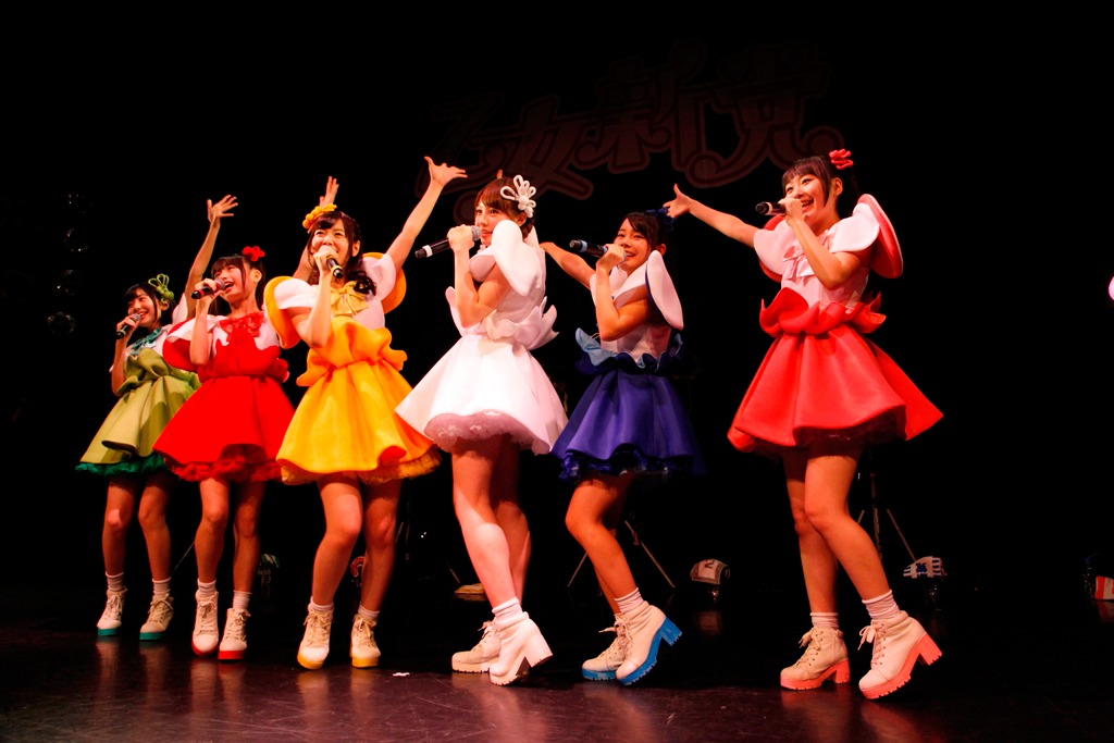 乙女新党ワンマンライブ「ビバ！乙女の大冒険っ!!」の様子。