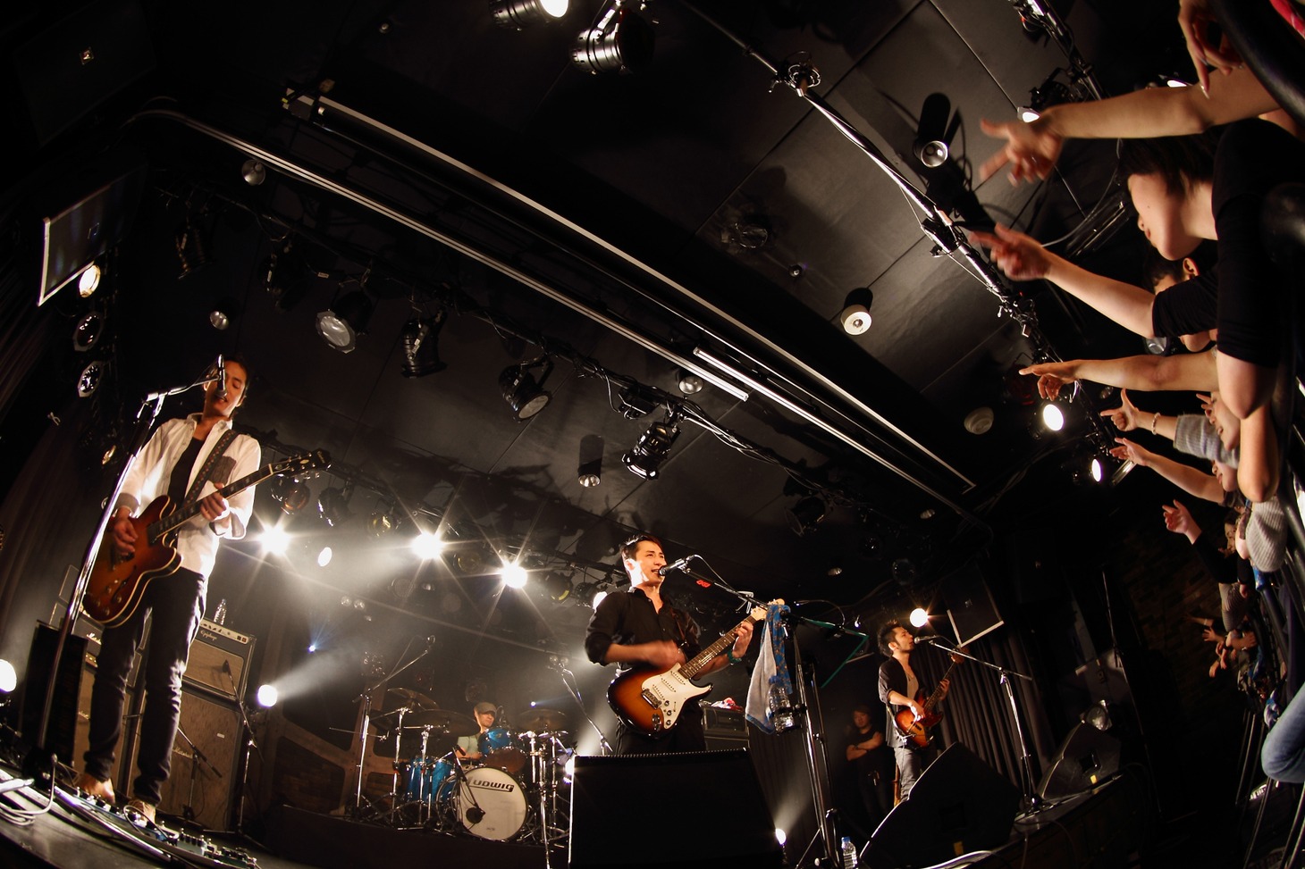 FoZZtone「追加公演！ vol.6 大忘年会 ～1次会～」の様子。（撮影：オオタシンイチロウ［scene16works］）