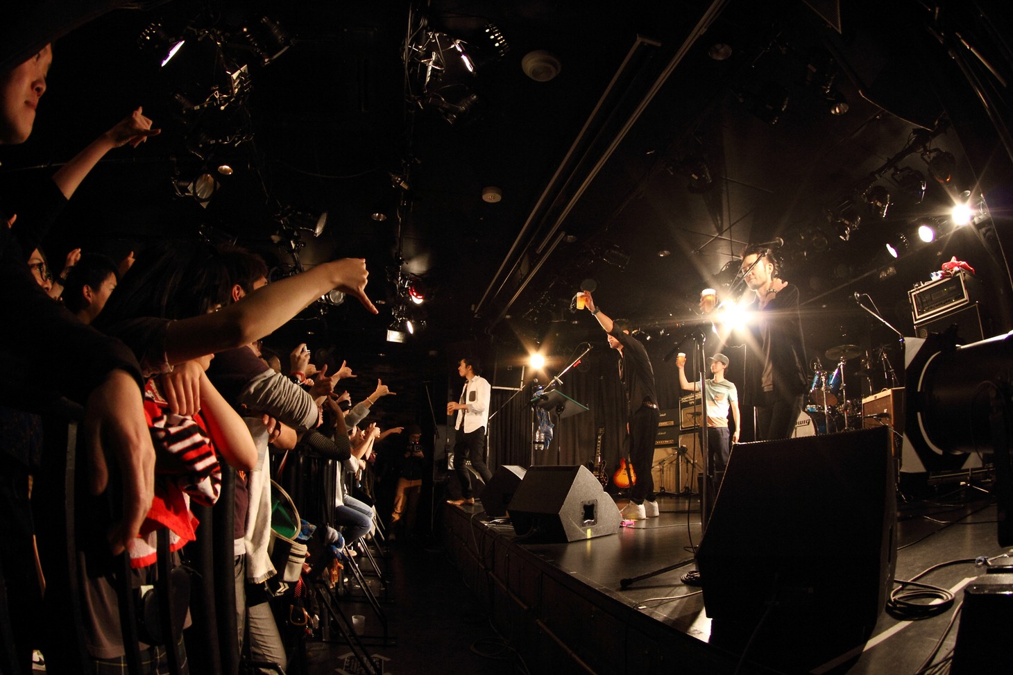 FoZZtone「追加公演！ vol.6 大忘年会 ～1次会～」の様子。（撮影：オオタシンイチロウ［scene16works］）