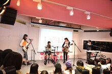 Le Lienフリーライブ「Please Be My ファミーユ」の様子。