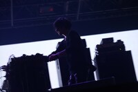 BOOM BOOM SATELLITES「COUNTDOWN JAPAN 14/15」12月28日公演の様子。