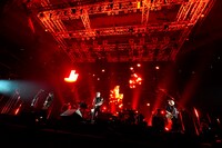 「Closing Night - Keeper Of The Flame Tour 2014 -」東京・日本武道館公演の様子。