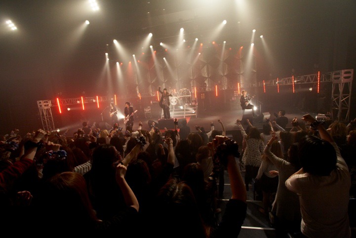 「SCREW TOUR 2014 INNER PSYCHOLOGICAL WORLD [TOUR FINAL]」の様子。（撮影：菅沼剛弘）