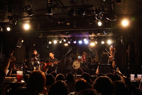 FoZZtone「追加公演！ vol.6 大忘年会 ～2次会～」の様子。（撮影：オオタシンイチロウ［scene16works］）